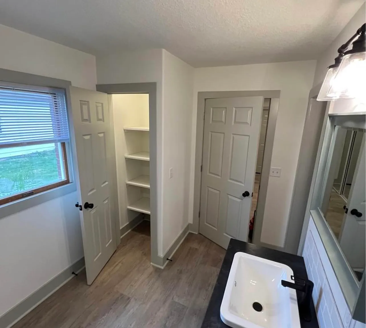 2 bed, 900 sqft, $1,100 — Photo 3