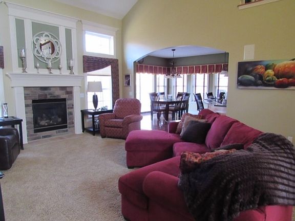 18' ceilings-open to kitchen