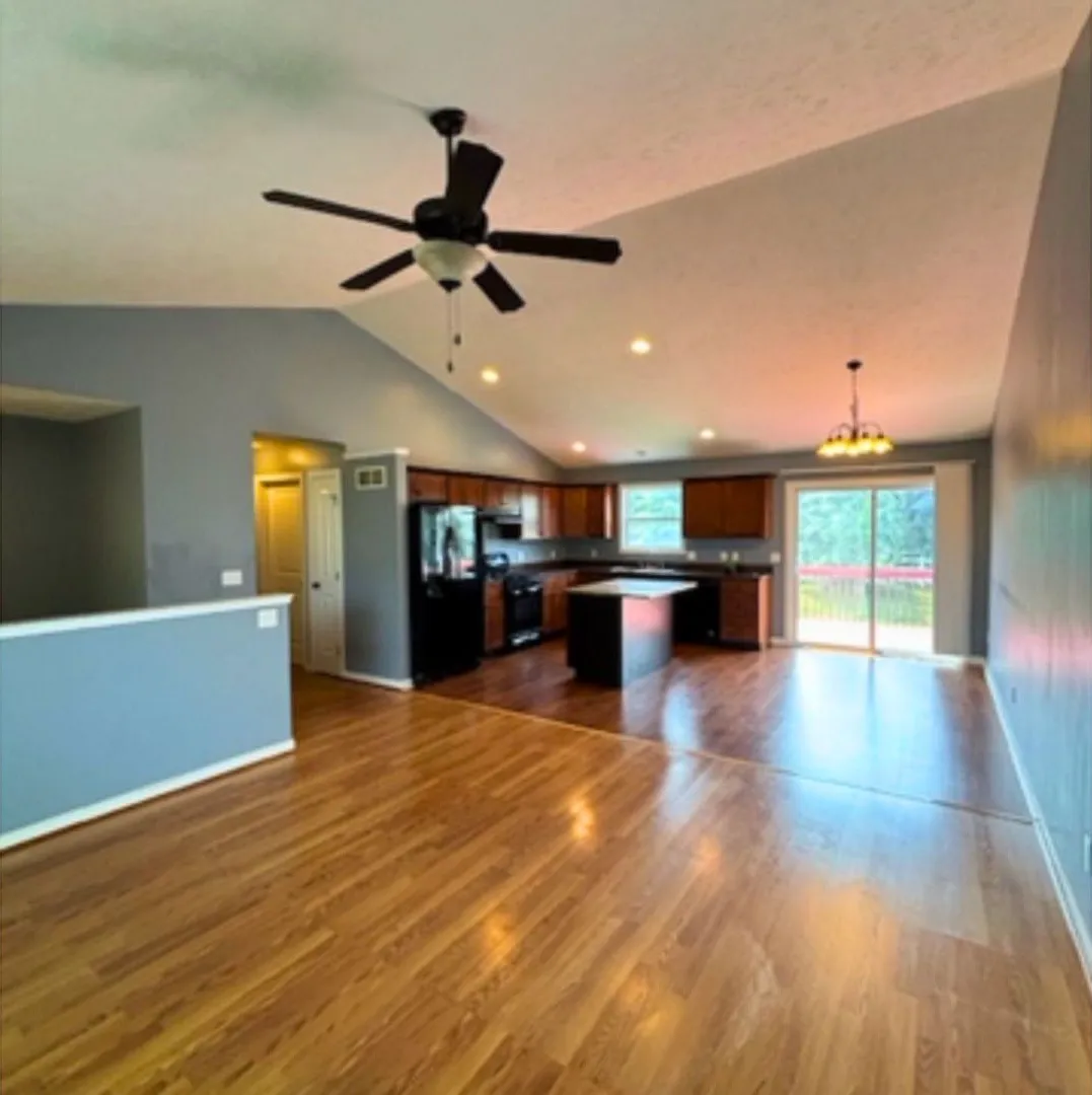 3 bed, 2.0 bath, 2000 sqft, $2,250 — Photo 1