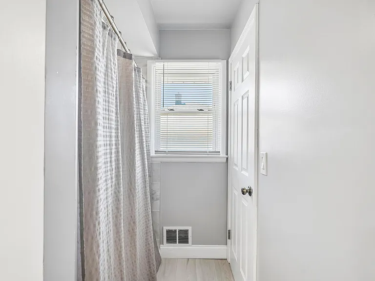3940 Lasalle St — Photo 14