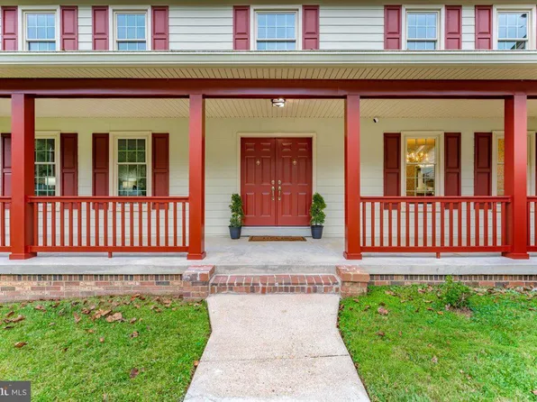 209 Colesville Manor Dr, Silver Spring, MD 20904