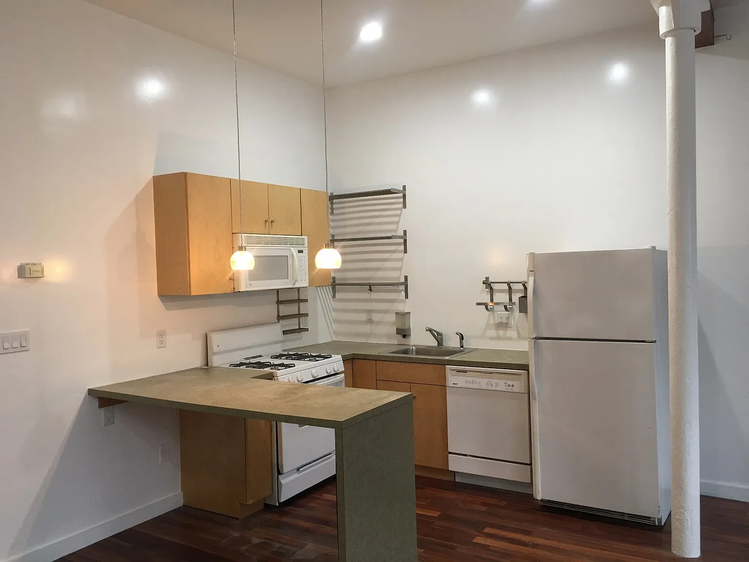 1 bed, $2,400 — Photo 3