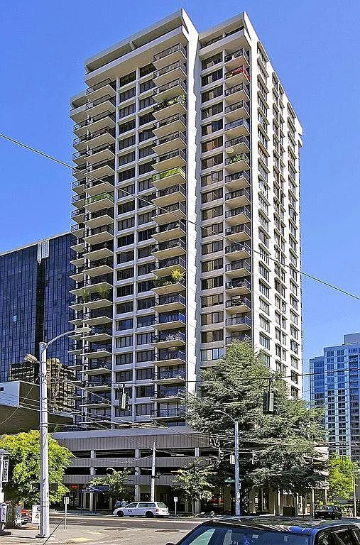 2100 3rd Ave — Photo 2