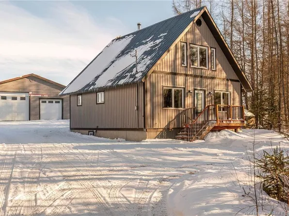 305 Waddell St, Saint Andra, NB E3Y 3M1