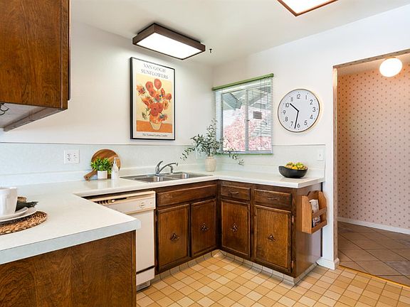 3rd image of 1536 Sunview Court