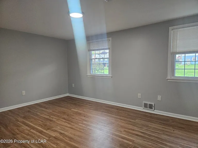 104 Haverford Dr — Photo 16