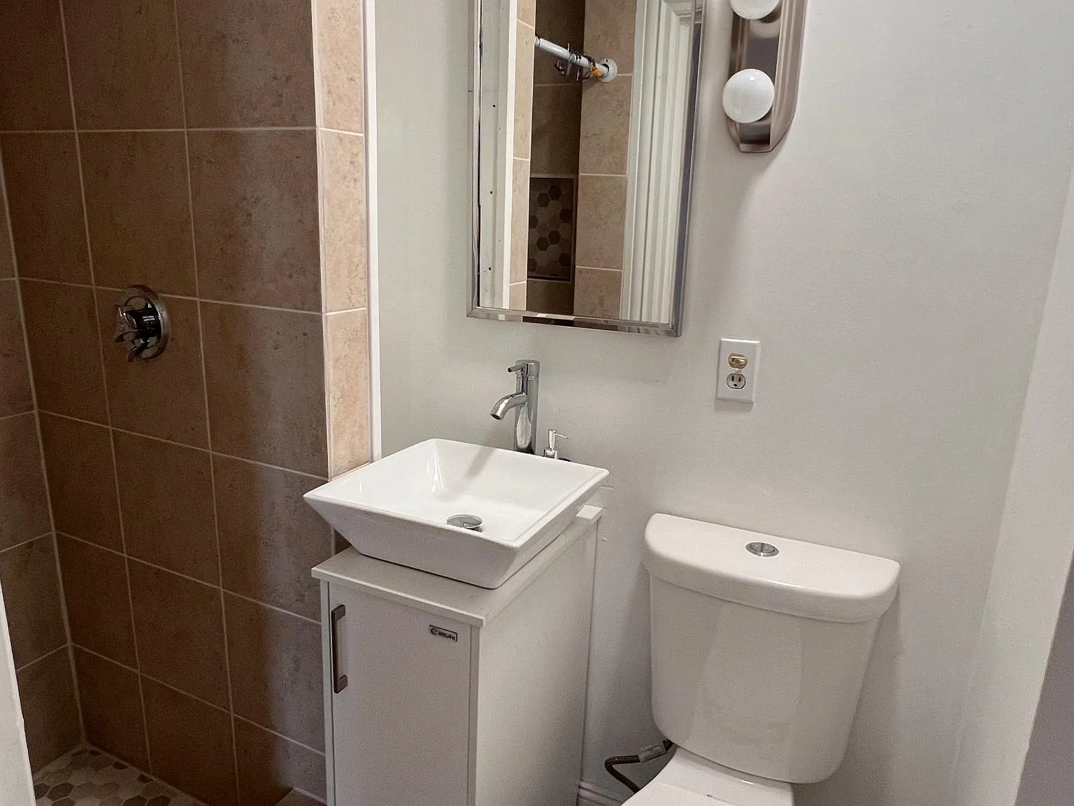 4 bed, 1800 sqft, $3,000 — Photo 4