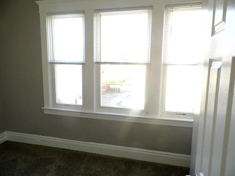 141 W Delavan Ave #UPPER — Photo 12