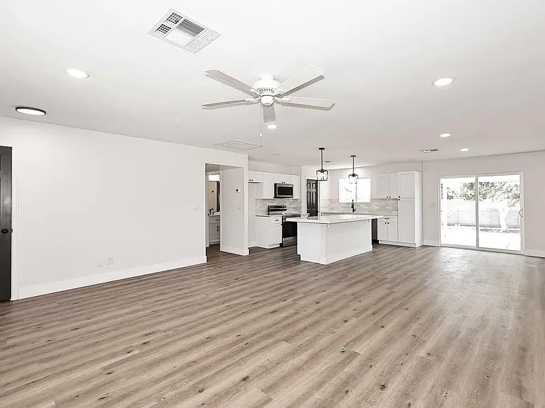 10537 W La Jolla Dr — Photo 5