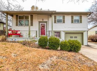 5121 SW 33rd St, Topeka, KS 66614