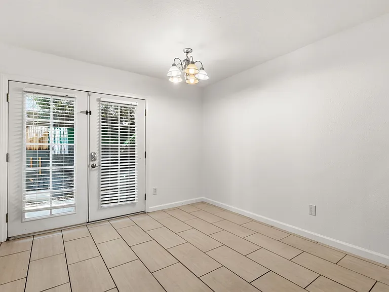 2298 N Indian Canyon Dr #E — Photo 6