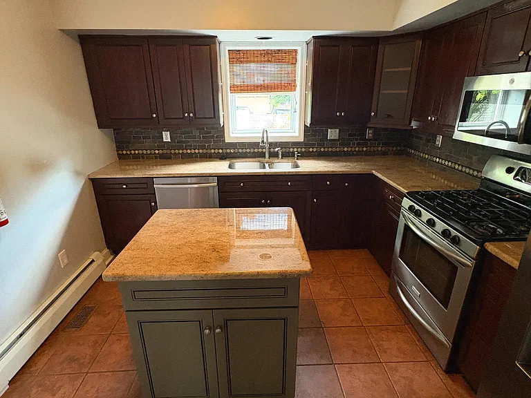 1300 Kings Hwy #1 — Photo 2