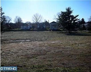 4th image of 544 Elm Ave