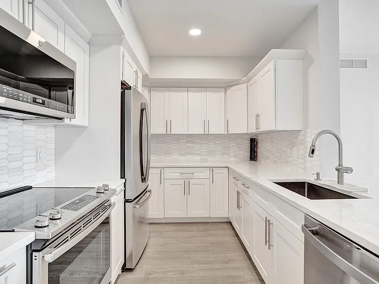 700 E Boynton Beach Blvd #406 — Photo 9
