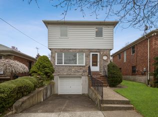 7015 171st St, Fresh Meadows, NY 11365