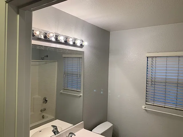 1615 Carriage Cir — Photo 9
