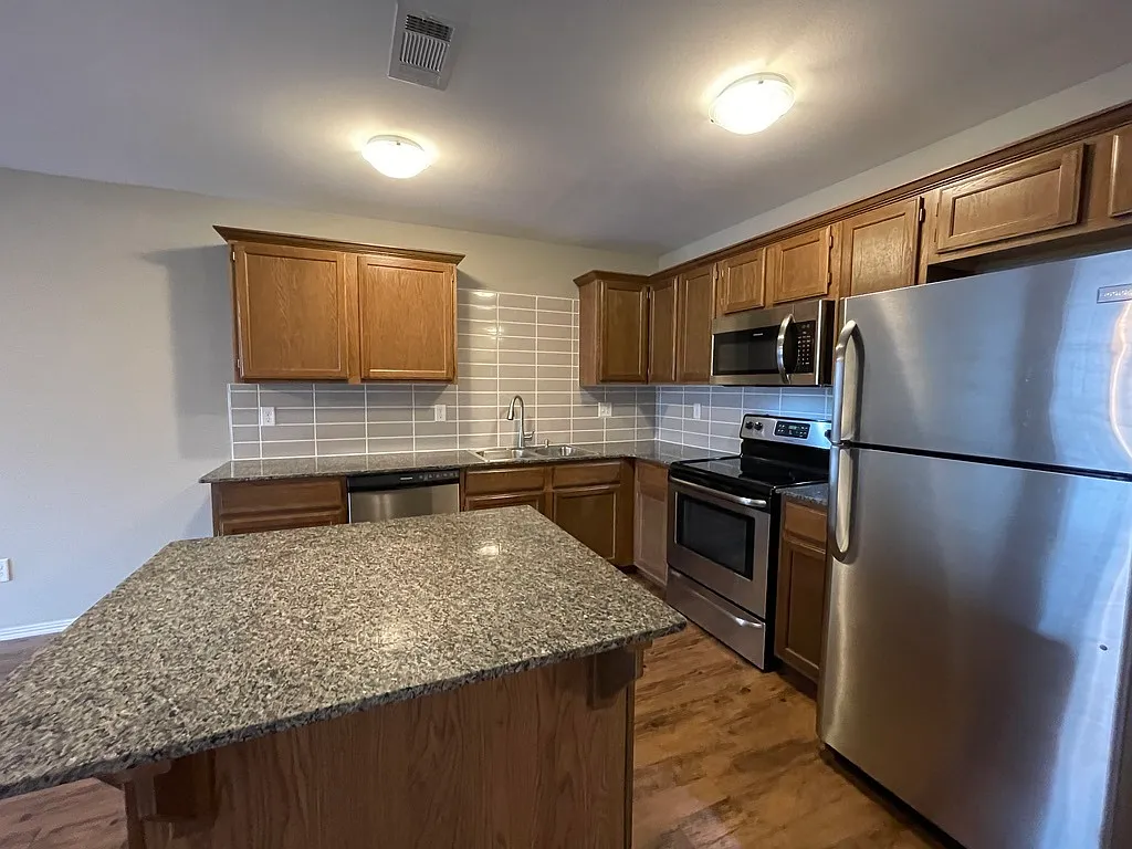 3002 SW Deerfield Blvd - 1 — Photo 2