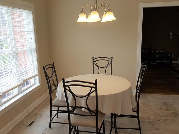 Eat in kitchen