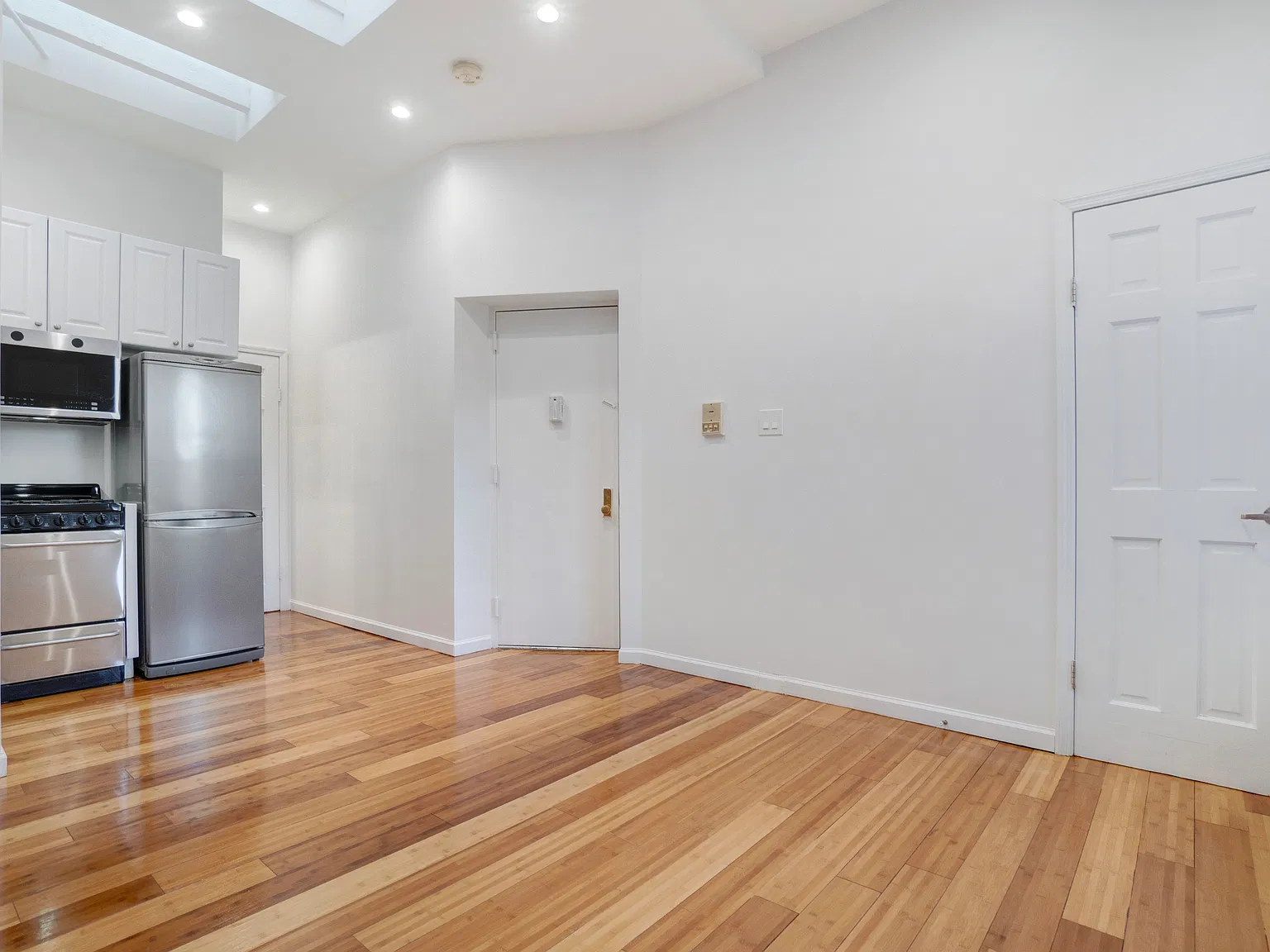 31 E 1st St — Photo 3