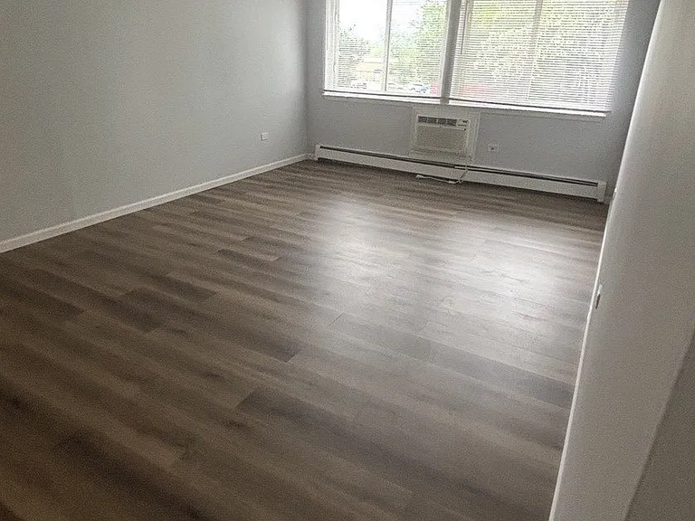 555 Deepwoods Dr #2E — Photo 2