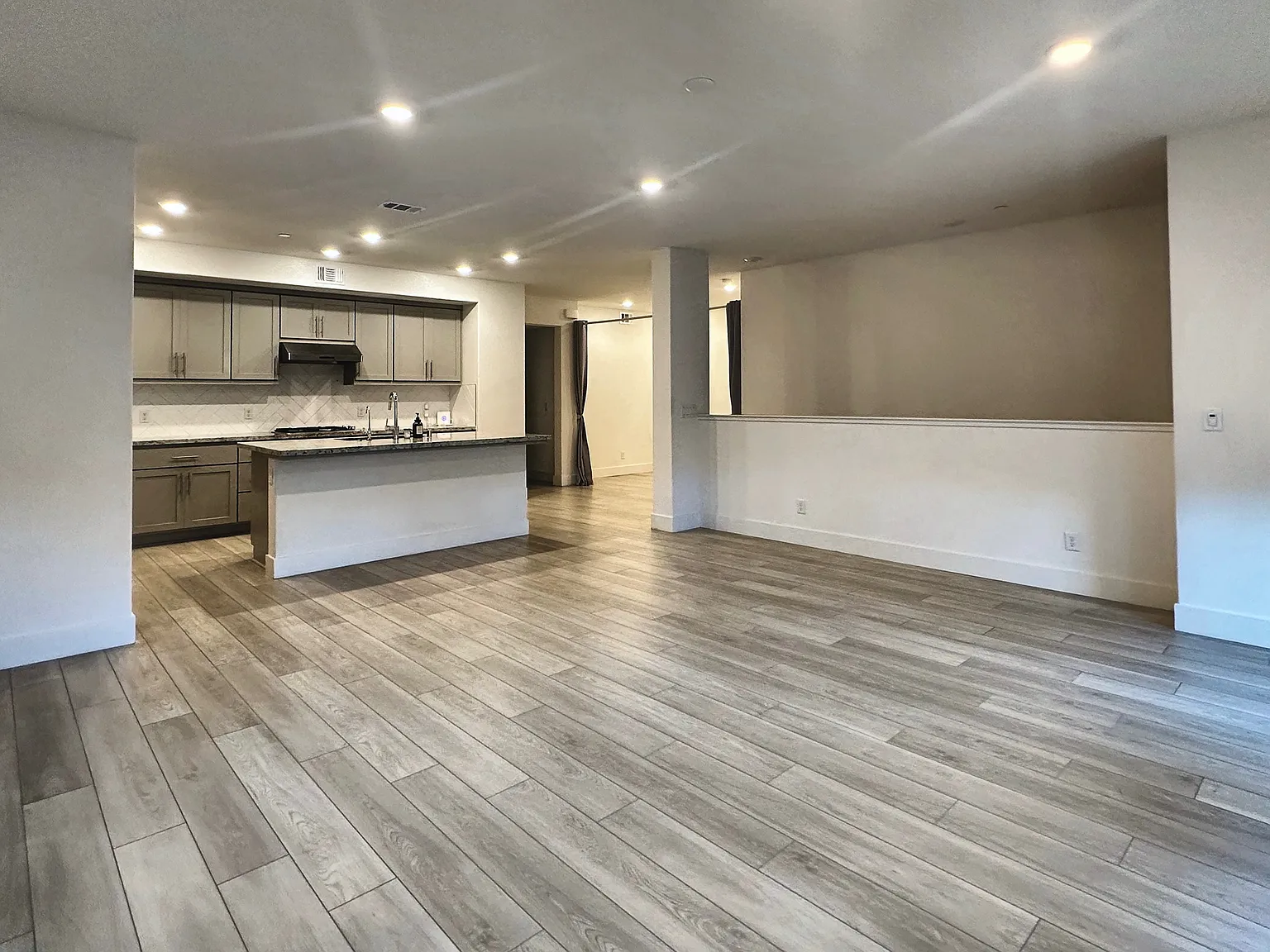 3 bed, 1800 sqft, $4,295 — Photo 2