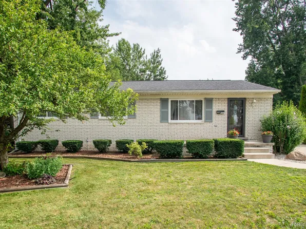 31045 John Hauk St, Garden City, MI 48135