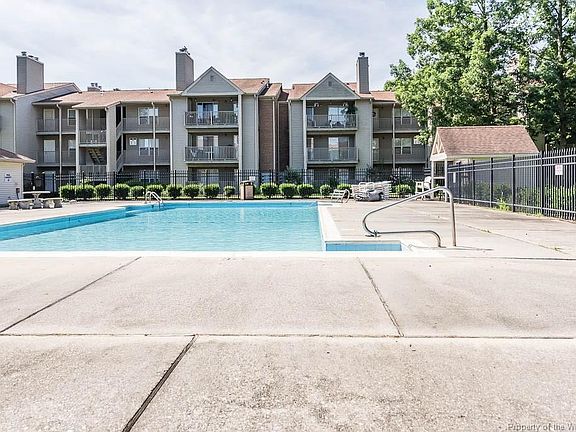 2nd image of 531 Pineland Cir APT 304