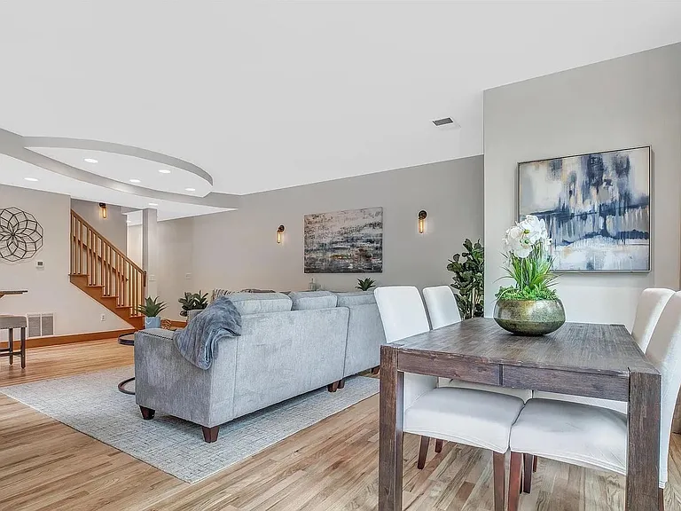 1217 Linden Ave — Photo 3