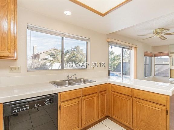 4th image of 2442 Millcroft Dr