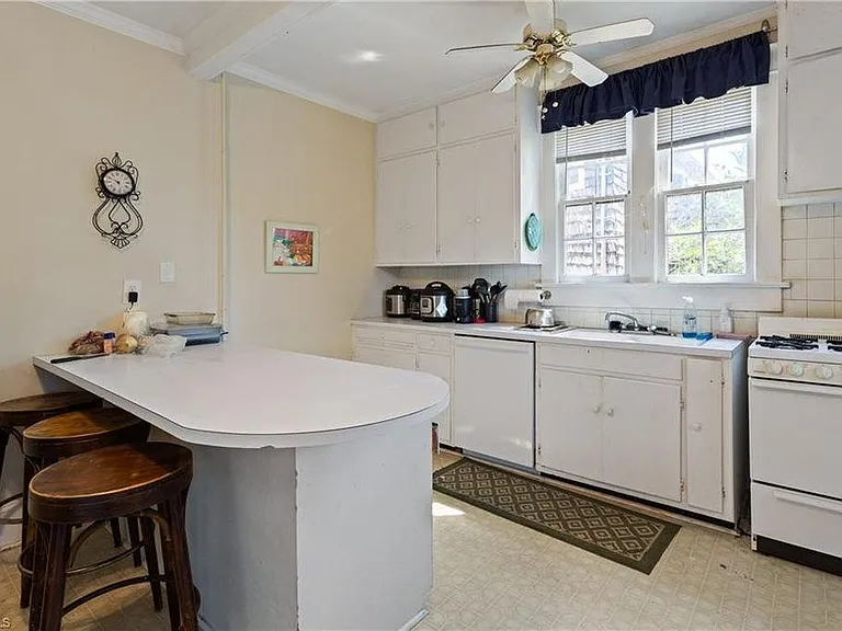 116 S Mendenhall St — Photo 13