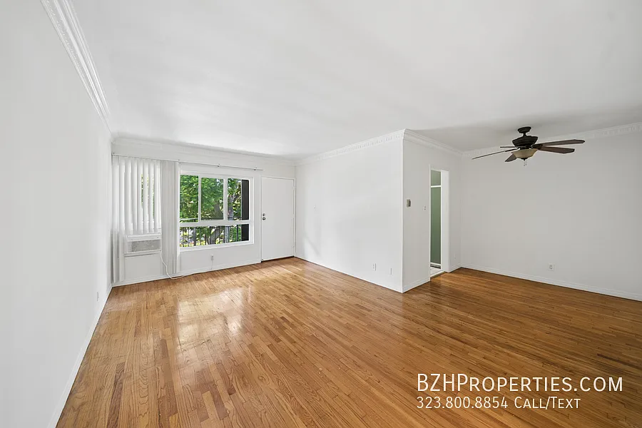 1206 N Hayworth Ave #11