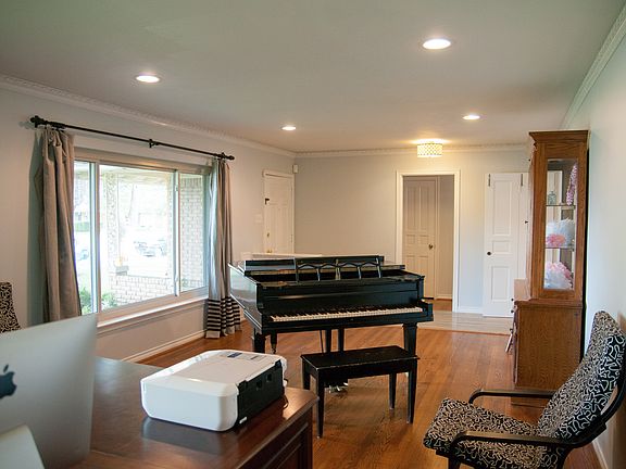 3rd image of 6324 Crestmont Dr