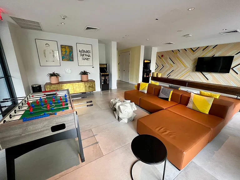 121 NE 34th St #910 — Photo 13