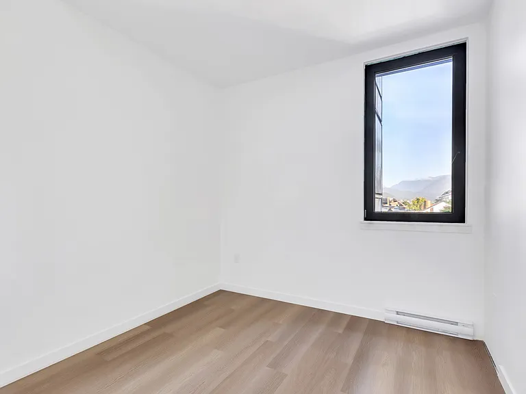 3455 Hastings St E — Photo 60