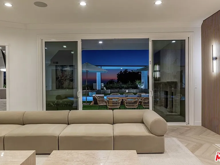560 Chalette Dr — Photo 8