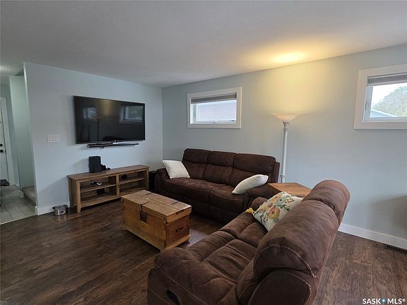 4th image of 902 CONNAUGHT Street