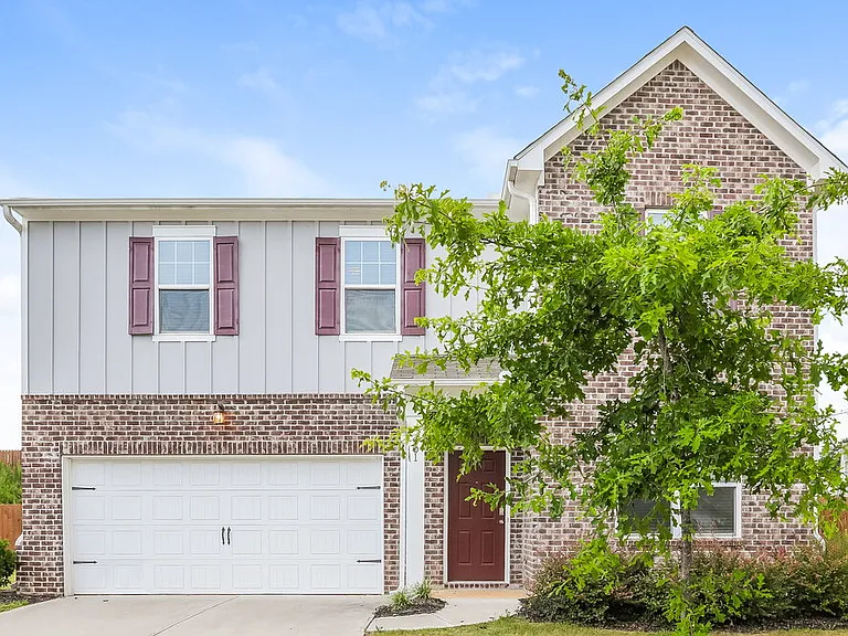 901 Feldman Chase — Photo 1