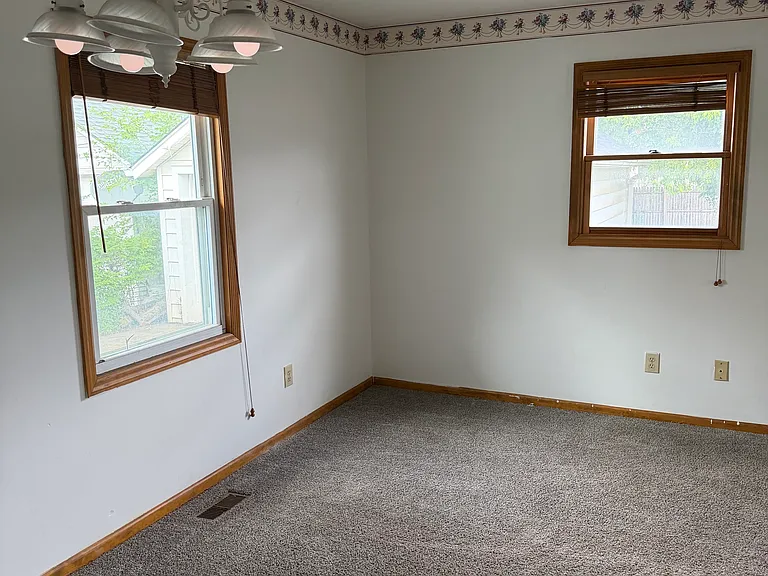 2846 S High St — Photo 8