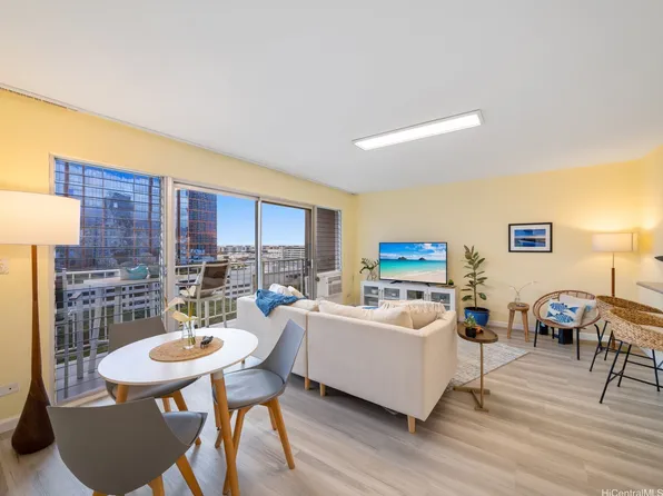 731 Amana St APT 1503, Honolulu, HI 96814