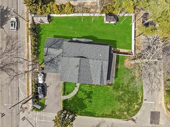 3rd image of 2 Pine Drive S