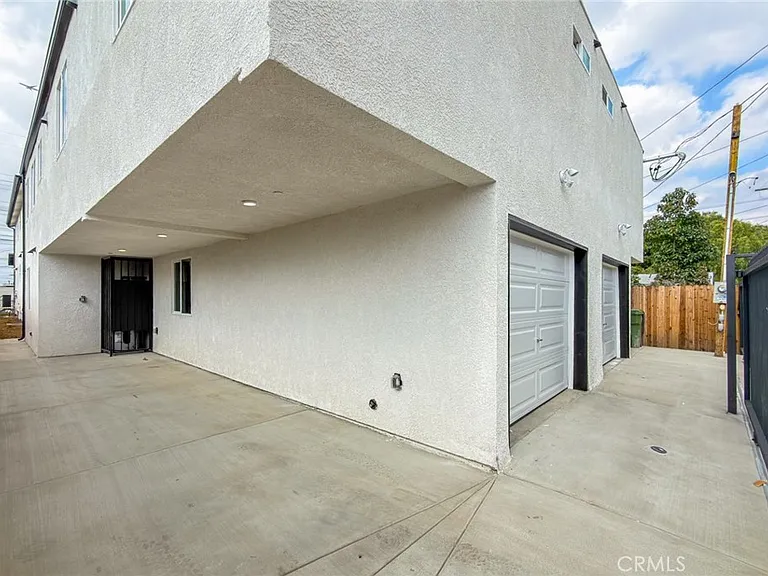 2120 E 92nd St — Photo 10