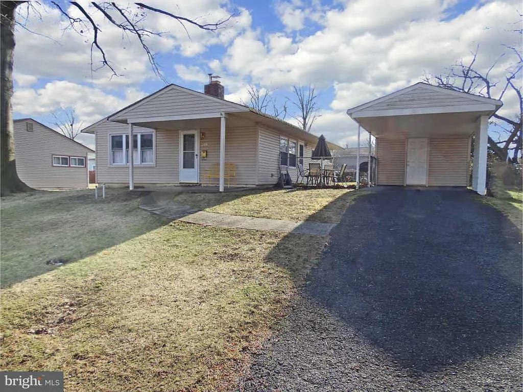 209 Magnolia Dr photo 1