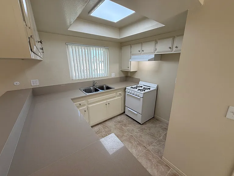 1540 E. Canfield Lane — Photo 4