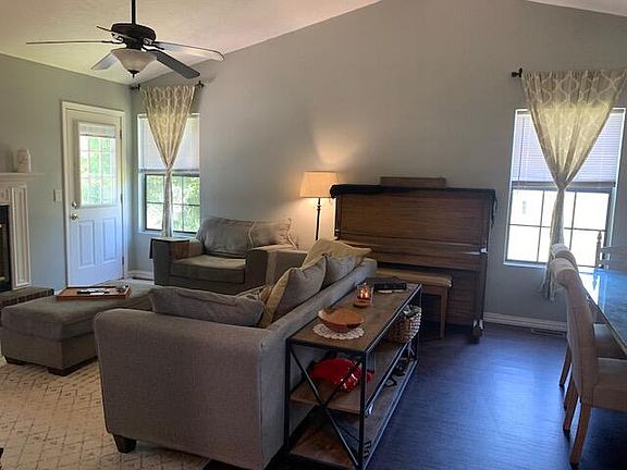 5th image of 212 Heather Ln