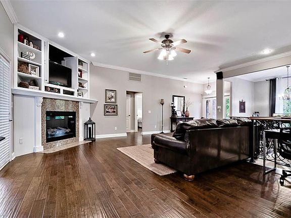 4th image of 13 Lillian Ln