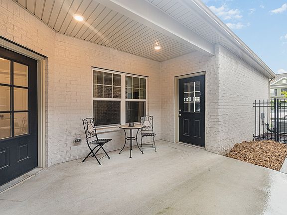 4th image of 134 Kings Knoll Blvd