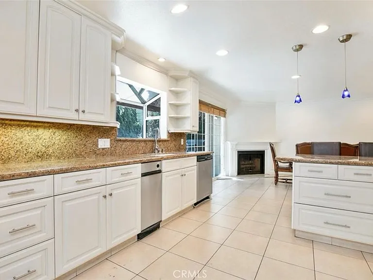 5954 Wilkinson Ave — Photo 10