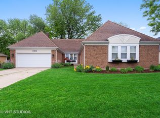 300 Mayfair Dr, Aurora, IL