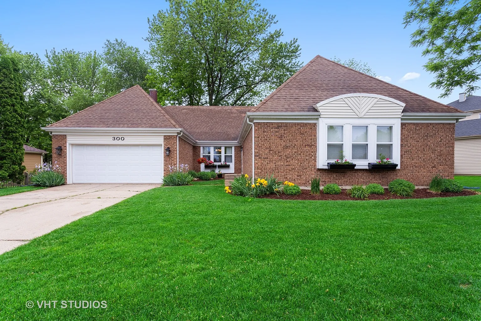 300 Mayfair Dr photo 1