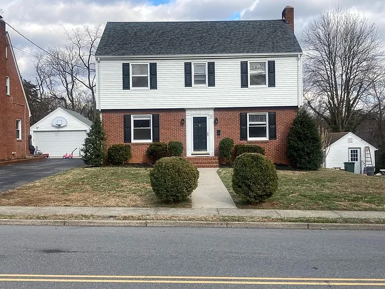 516 N Market St — Photo 1